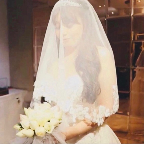 Robe de mariage haut de gamme - Picture 2 of 12